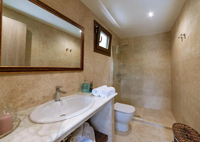 La Maison D'ete Принос